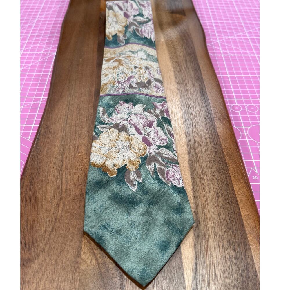 VINTAGE Floral Botanical Silk Tie 60" Wide Green Gold Made Korea Men's Necktie